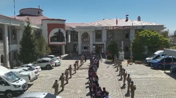 MASAK İnceledi Jandarma Düğmeye Bastı! 16 İlde Dev Yasa Dışı Bahis Operasyonu